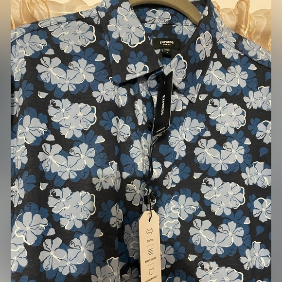 NEW EXPRESS BUTTON MENS DOWN SHIRT
MSRP $ 78 - Picture 8 of 11
